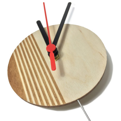 Horloge Murale Personnalisable Composée D'Un Disque De Bois Gravé | Virvoltan