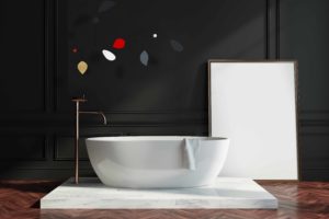 Ambiance design avec ce mobile Calder signé Vivoltan au-dessus de la baignoire