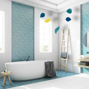 Mobile décoratif Virvoltan dans une salle de bain